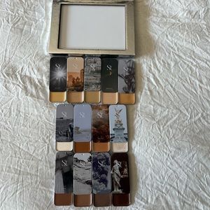 Seint highlight, contour, illumination and magnetic makeup pallet.